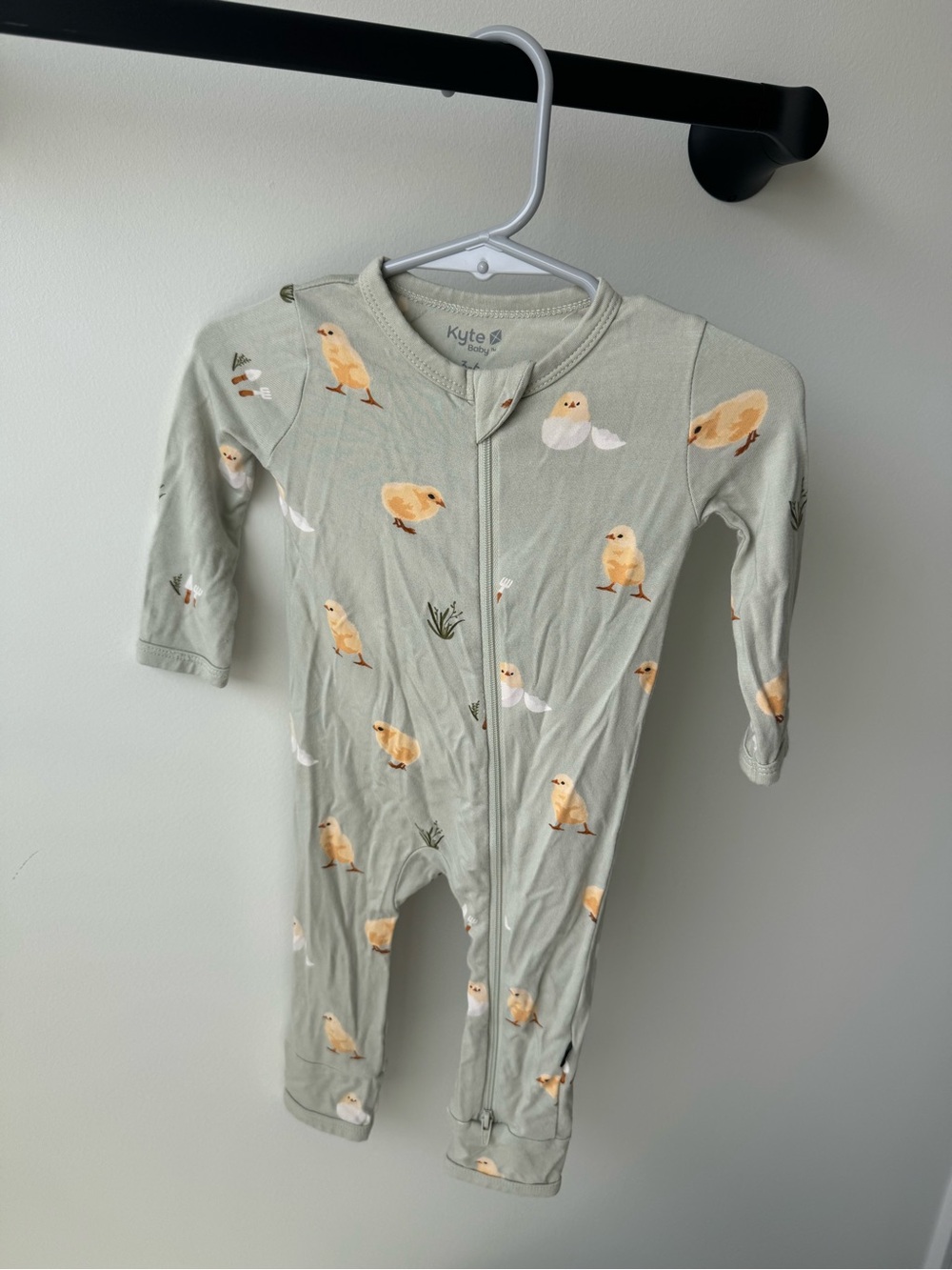 Kyte Baby Aloe chick zip romper